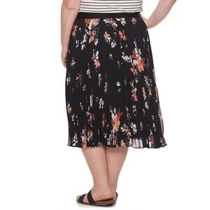 NWT EVRI Plus Pull On Elastic Waist Black Floral Multi Print Pleated Skirt 18W